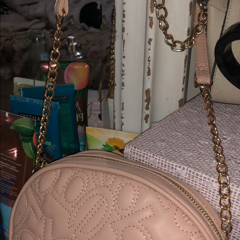 bebe - Picture 3 of 3